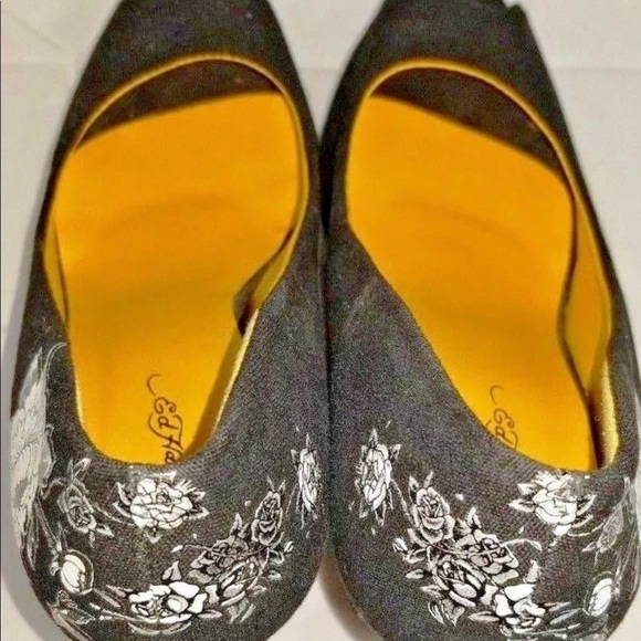 Ed Hardy floral pattern joyaus wedges NWOT - Picture 7 of 8